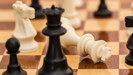 விளையாட்டு மற்றும் பசில்கள் - கிராஸ் பேர்ட் பசில், சுடோக்கு, செஸ் போன்ற மூளைக்கு வேலை கொடுக்கும் விளையாட்டுகள் மற்றும் செயல்கள் அனைத்தும் உங்களுக்கு பிரச்னைகளை தீர்க்கும் திறனை அதிகரிக்கும். இதனால் உங்கள் மூளை எப்போதும் சுறுசுறுப்படையும்.&nbsp;