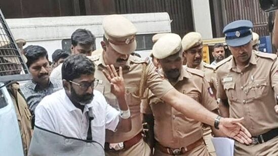 சவுக்கு சங்கரை குண்டர் சட்டத்தில் கைது செய்ய வேண்டிய அவசியம் என்ன என்று உச்சநீதிமன்றம் கேள்வி எழுப்பி உள்ளது.&nbsp;
