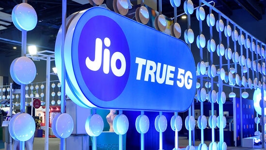 Jio recharge: மகனின் திருமணத்தை கொண்டாட இலவச ஜியோ ரீசார்ஜ் வழங்க முகேஷ் அம்பானி முடிவா.. இந்தச் செய்தி உண்மையா?