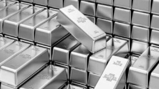 நேற்றைய வெள்ளி விலை நிலவரம்: வெள்ளி விலை நேற்று (ஜூலை 15) ஒரு கிராம் ரூ.99.70க்கும், ஒரு கிலோ வெள்ளி ரூ.99,700-க்கும் விற்பனையானது.