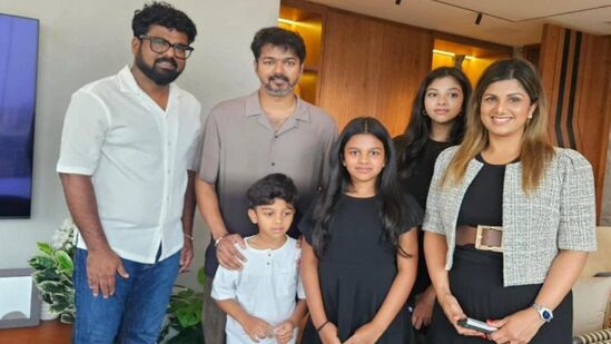 நீண்ட இடைவெளிக்கு பிறகு விஜய்யுடனான சந்திப்பு சிறப்பாக அமைந்தது. தமிழக வெற்றி கட்சி கழகம் கட்சியை தொடங்கியிருக்கும் அவரது வாழ்த்துகளும், பாராட்டுகளும் என தனது எக்ஸ் பக்கத்தில் ரம்பா குறிப்பிட்டுள்ளார்