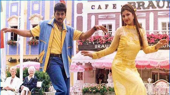 நடிகை ரம்பா - விஜய் இணைந்து நினைத்தேன் வந்தாய், என்றென்றும் காதல், மின்சார கண்ணா ஆகிய படங்களில் ஜோடியாக நடித்துள்ளார்கள்