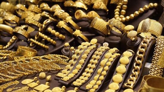 நேற்றைய வெள்ளி விலை நிலவரம் : வெள்ளி விலை கிராமுக்கு 1 ரூபாய் உயர்ந்து 100.50-க்கும், ஒரு கிலோ வெள்ளி ரூ.100,500-க்கும் &nbsp;விற்பனையானது.