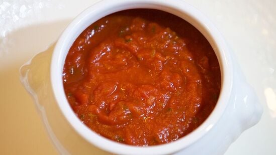 Tomato Thuvayal : தக்காளி துவையல்; மூன்று நாட்கள் வரை கெடாது! சூப்பர் சுவையில் அசத்தும்! டிபஃனுக்கு நல்ல காம்போ! Tomato Thuvayal : தக்காளி துவையல்; மூன்று நாட்கள் வரை கெடாது! சூப்பர் சுவையில் அசத்தும்! டிபஃனுக்கு நல்ல காம்போ!