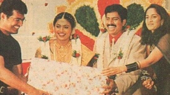 ஆனால், படத்தை பொருத்தவரை, அதில் அந்த கேரக்டருக்கு அவ்வளவு முக்கியத்துவம் இருக்கவில்லை. இந்த நிலையில், நான் ஜானிடம் அந்த கேரக்டருக்கு அஜித் வேண்டாம். அவருக்கு பதிலாக ஜூனியர் ஆர்டிஸ்ட் யாரையாவது வைத்து எடுத்துக் கொள்ளலாம் என்று சொன்னேன். ஆனால், அஜித் பரவாயில்லை சார், &nbsp;அந்த கேரக்டரில் நடிக்கிறேன் என்று என்னிடம் எவ்வளவோ சொன்னார். ஆனால் நான் கடைசிவரை ஒத்துக் கொள்ளவில்லை. இரண்டு, மூன்று வருடங்கள் வேண்டுமென்றாலும் ஆகட்டும். செம்பருத்தி போன்று ஒரு படத்தில், அஜித்தை ஹீரோவாக போட்டு நாம் படம் எடுக்கலாம் என்று சொன்னேன்.&nbsp;&nbsp;