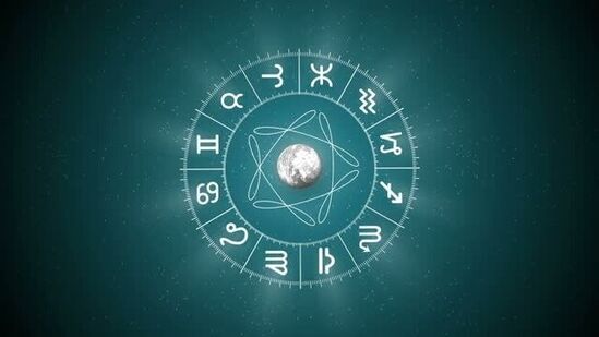 சிம்ம ராசியில் புதனின் பெயர்ச்சி காரணமாக, சில ராசிக்காரர்கள் ஒரு மாதத்துக்கு சிரமங்களை சந்திக்க நேரிடும், மேலும் அவர்கள் அனைத்து விஷயங்களிலும் மிகவும் கவனமாக இருக்க வேண்டும்