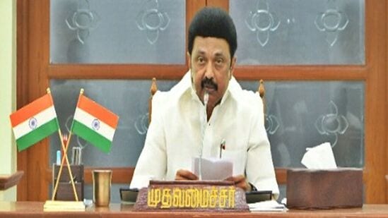 இது குறித்து அரசு சார்பில் வெளியிடப்பட்டிருக்கும் அறிக்கையில், “வங்கதேசத்தில் தற்போது நிலவும் பதற்றமான சூழ்நிலை காரணமாக தமிழர்கள் சிலர் தாயகம் திரும்ப இயலாமல் அங்கு சிக்கியிருப்பதாக தகவல்கள் வரப்பெற்றுள்ளன.