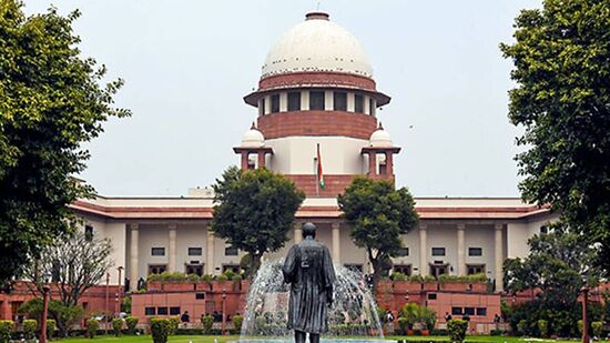 Supreme Court: "தீர்ப்பு மற்றும் தீர்ப்புக்கு இடையே உள்ள வேறுபாட்டை நாம் எப்போதும் நினைவில் கொள்வது அவசியம்" என்று உச்ச நீதிமன்ற நீதிபதிகள் கருத்து தெரிவித்துள்ளனர்.