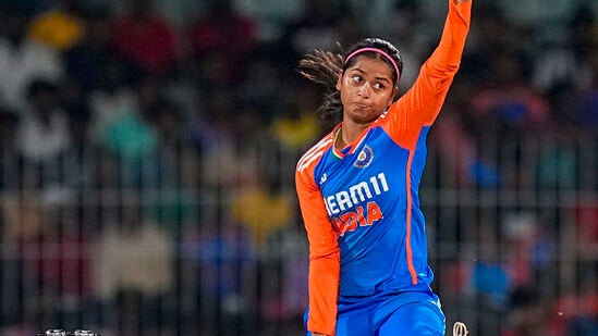 Women Asia Cup 2024: இந்தியாவின் ஷ்ரேயங்கா பாட்டீலுக்கு "இடது கையின் நான்காவது விரலில் எலும்பு முறிவு ஏற்பட்டுள்ளது" என்று ACC வெளியிட்ட செய்திக்குறிப்பில் தெரிவிக்கப்பட்டுள்ளது.