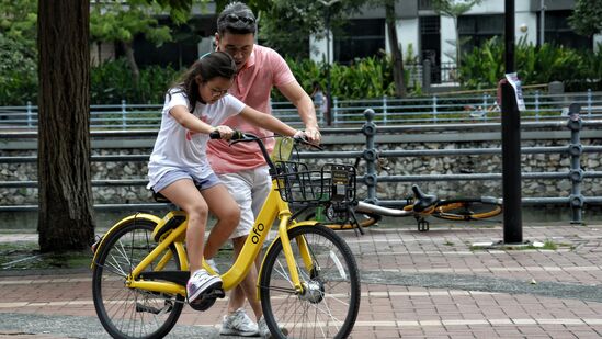 Parenting Tips : உங்கள் குழந்தைகளை நீங்கள் அதிகம் பாதுகாக்கும் பெற்றோராக இருந்தால் என்னவாகும் பாருங்கள்!
