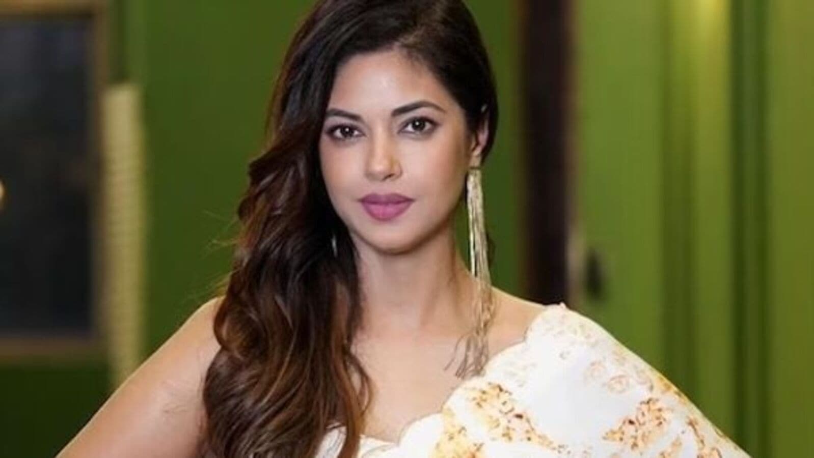 Meera Chopra: குடிக்க வேண்டாம்.. குளிக்கிறதுக்கு 12000 லிட்டர் மினரல் வாட்டர் கேட்ட நாயகி.. அதிர்ந்த படக்குழு!