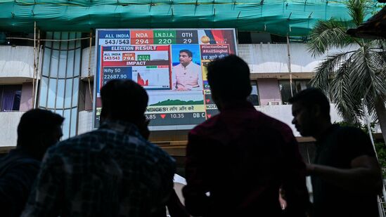 இதற்கிடையில், இந்த ஆண்டு பட்ஜெட்டில் மூலதன ஆதாய வரி கட்டமைப்பில் ஏதேனும் மாற்றங்கள் செய்யப்பட்டால், அது பங்குச் சந்தையில் குறிப்பிடத்தக்க தாக்கத்தை ஏற்படுத்தும். மூலதன ஆதாய வரி என்பது நிலம், கட்டிடங்கள், வாகனங்கள், காப்புரிமைகள், நகைகள் அல்லது நீண்ட கால முதலீடுகள் போன்ற மூலதன சொத்துக்களை விற்பதன் மூலம் கிடைக்கும் லாபத்தின் மீதான வரியாகும். &nbsp;&nbsp;