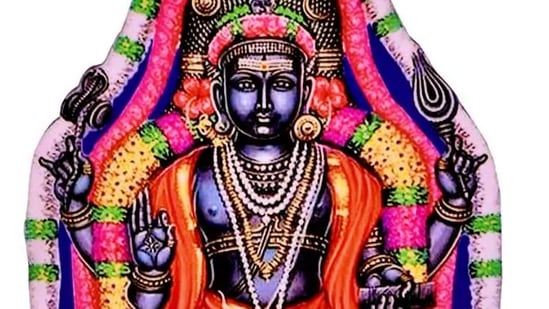 நவகிரகங்களில் தேவர்களின் குருவாக விளங்க கூடியவர் குருபகவான். இவர் செல்வம், செழிப்பு, குழந்தை பாக்கியம், திருமண பாக்கியம் உள்ளிட்டவைகளுக்கு காரணமாக விளங்கி வருகின்றார். நவகிரகங்களில் மங்களநாயகனாக விளங்கக்கூடிய குரு பகவான். வருடத்திற்கு ஒருமுறை தனது இடத்தை மாற்றக்கூடியவர். இவருடைய இடமாற்றம் அனைத்து ராசிகளுக்கு மிகப்பெரிய தாக்கத்தை ஏற்படுத்தும்.&nbsp;