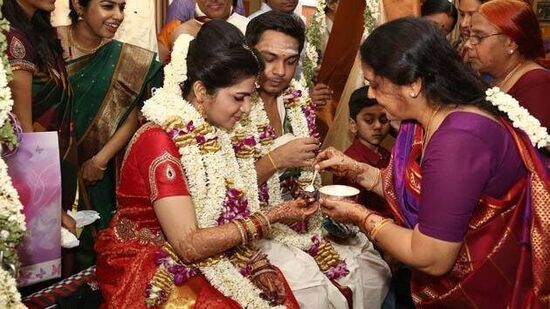 பிரபல தொகுப்பாளினியான டிடி வாவ் தமிழா சேனலுக்கு கடந்த ஒரு வருடத்திற்கு முன்னதாக பேட்டி ஒன்றை கொடுத்திருந்தார். அந்த பேட்டியில் அவர் தன்னுடைய பர்சனல் சார்ந்த பல விஷயங்களை பேசி இருந்தார்.&nbsp;அதில் அவர் பேசும் போது, “நான் எப்பொழுதெல்லாம் கேமரா முன்னால் நிற்கிறேனோ, அப்போதெல்லாம் மிக மிக சந்தோஷமாக இருந்து இருக்கிறேன்.&nbsp;&nbsp;&nbsp;