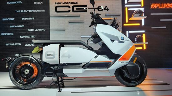 BMW Motorrad India புதிய CE 04 பிரீமியம் மின்சார ஸ்கூட்டருடன் மின்சார இரு சக்கர வாகனப் பிரிவில் நுழைகிறது