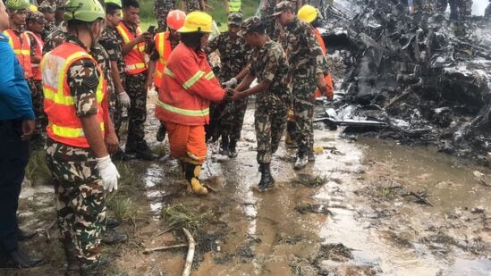 Kathmandu plane crashes: விபத்துக்குள்ளான இடத்தில் இருந்து 18 சடலங்கள் மீட்கப்பட்டுள்ளதாக காத்மாண்டு போஸ்ட் செய்தித்தாள் செய்தி வெளியிட்டுள்ளது. "போக்ரா செல்லும் விமானம் புறப்படும் போது ஓடுபாதையில் பயணம் செய்ததால் விபத்து ஏற்பட்டது" என்று TIA செய்தித் தொடர்பாளர் சுபாஷ் ஜா கூறியுள்ளார்.