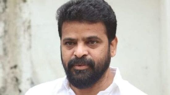 ஜாஃபர் சாதிக் அவர்களின் மனைவி ஆமினாவின் வங்கிக் கணக்கில் இருந்து ஒரு கோடி ரூபாய் எனது வங்கிக் கணக்கிற்கு பண பரிவர்த்தனை நடைபெற்றதாக ஊடகங்களில் வெளியான செய்திகளுக்கு இயக்குநர் அமீர் மறுப்பு தெரிவித்து உள்ளார்.&nbsp;