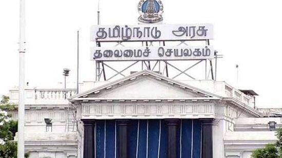 அவரது பதிவில், "பதவி உயர்வில் இட ஒதுக்கீடு வழங்குவதற்கு தமிழ்நாடு அரசு கடைபிடித்துவந்த ரோஸ்டர் முறையை எதிர்த்து ஓபிசி பிரிவைச் சேர்ந்த ஒருவர் உச்சநீதிமன்றத்தில் தொடுத்த வழக்கில் அளிக்கப்பட்ட உத்தரவைக் காரணமாகக் காட்டி எஸ்சி அரசு அதிகாரிகளின் பதவி உயர்வைப் பறித்து அவர்களைக் கீழிறக்கம் செய்கிறது தமிழ்நாடு அரசு.&nbsp;