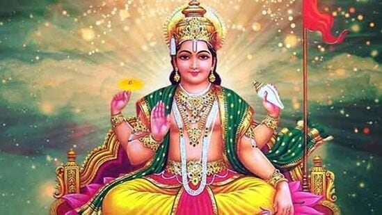 இப்படிப்பட்ட சந்திரன் ஜாதகக்காரருக்கு ஒரு யோகத்தை கொடுக்கிறார். அதுதான் சந்திர அதியோகம். சந்திரனிலிருந்து எண்ணி வருகின்ற ஆறு, ஏழு, எட்டு ஆகிய இடங்களில் சுப கிரகங்கள் இருந்தால், உங்களுக்கு சந்திர அதியோகம் கிடைக்கும். இந்த யோகத்தால் சமுதாயத்தில் புகழ், செல்வநிலை, சமுதாய உயர்வு, அந்தஸ்து, கௌரவம் மதிக்கத்தக்க நபராக வாழ்தல் உள்ளிட்ட பலன்கள் கிடைக்கும். பெரிய மனிதர்களின் தொடர்பை கொடுப்பதும் இந்த சந்திரன் தான். 6,7, 8 ஆகிய இடங்களில் சுப கிரகங்கள் இருந்து,அதனுடைய தசாவோ,புத்தியோ வரும்பொழுது தான் சந்திர அதியோகம் மிக அதிகமாக வேலை செய்யும். ஆனால் இதில் ஒரு விதி இருக்கிறது. அவர் லக்னத்திற்கு சுபராக இருக்க வேண்டும். அப்படி இல்லை என்றால், வேலை செய்ய மாட்டாரா என்று கேட்டால், அதனுடைய பலன் மிகவும் குறைவாக இருக்கும்.” என்று பேசினார்.&nbsp;