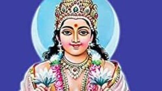 சந்திரன் இரவை குறிப்பவனாக இருக்கிறான்.அதனால் ஜாதகத்தில் சந்திரனின் பலம் அதிகமாக உள்ளவர்கள். இங்கு பகலாக இருக்கும் பொழுது, எந்த நாட்டில் இரவு இருக்கிறதோ, அந்த நாட்டில் பிசினஸ் செய்வார்கள் அல்லது இவர்களது சொந்தக்காரர்கள் அங்கு வேலை செய்து கொண்டிருப்பார்கள்.&nbsp;&nbsp;சந்திரனை இரு வகைகளாக பிரிக்க முடியும். மற்ற கிரகங்களை அப்படி பிரிக்க முடியாது. சந்திரனை வளர்பிறை சந்திரன் என்றும் தேய்பிறை சந்திரன் என்றும் பிரிக்கலாம். தேய்பிறை சந்திரனின் சந்திர பகவான் பாவியாகவும், வளர்பிறை சந்திரனில், சந்திர பகவான் முழு சுபராகவும் இருக்கிறார். சந்திரனோடு குரு இணைந்து விட்டால் அந்த ஜாதகக்காரர் சமூகத்தில் புகழோடும், அந்தஸ்தோடும் வாழ்வார்.&nbsp;&nbsp;&nbsp;&nbsp;&nbsp;