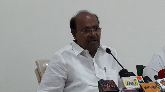 Ramadoss : குத்தகை முறையில் ஓட்டுனர்கள் மற்றும் நடத்துனர்களை நியமிக்கும் போது சமூக நீதியும், தொழிலாளர்களின் உரிமைகளும் நிரந்தரமாக குழி தோண்டி புதைக்கப்பட்டு விடும் என பாமக நிறுவனர் ராமதாஸ் தெரிவித்துள்ளார்.