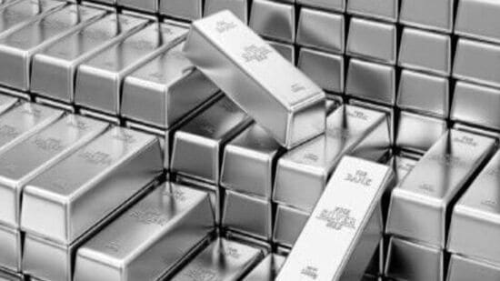 நேற்றைய வெள்ளி விலை நிலவரம்:வெள்ளி விலை நேற்று (ஜூலை 26) ஒரு கிராம் ரூ.89க்கும், ஒரு கிலோ வெள்ளி ரூ.89,000-க்கும் விற்பனையானது.