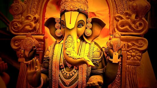 ஒவ்வொரு தெய்வத்திற்கும் தனித்தனியான வழிபாட்டு முறை உள்ளது. இந்த மரபுகளை அறியாதவர்களுக்கு கடவுள் உருவம் கொடுக்கும்போது பாதகமான விளைவுகள் ஏற்படும் அபாயம் உள்ளது.&nbsp;