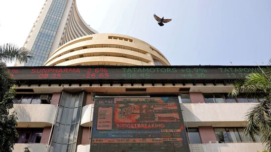 Sensex hits record high: சென்செக்ஸ் புதிய உச்சத்தைத் தொட்டது, நிஃப்டி முதல்முறையாக 24,900க்கு மேல் உயர்வு