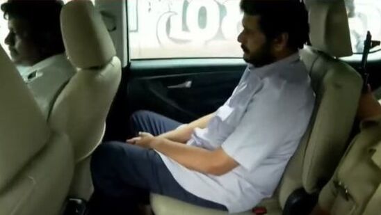 கைதான சில நாட்களில் செந்தில் பாலாஜிக்கு நெஞ்சு வலி ஏற்பட்டதால் சென்னை தனியார் மருத்துவமனையில் அனுமதிக்கப்பட்டு இதய அறுவை சிகிச்சை செய்யப்பட்டது.