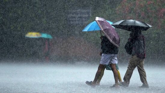 Weather Update: 8 மாவட்டங்களில் வெளுத்து வாங்க போகும் கனமழை! சென்னை மண்டல வானிலை ஆய்வு மையம் எச்சரிக்கை!