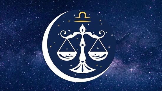 துலாம்: சுக்கிரன் சஞ்சரிப்பது துலாம் ராசிக்காரர்களுக்கு நல்ல நாட்களைக் கொண்டுவரும். இந்த நேரத்தில் உங்கள் வருமானம் அதிகரிக்கும். உங்களுக்கு தேவையான ஆதாரங்களையும் பெறுவீர்கள். வேலை தேடுபவர்களுக்கு சாதகமான காலம். நீங்கள் எங்காவது முதலீடு செய்திருந்தால், அதன் பலன்களும் கிடைக்கும். பிள்ளைகள் மூலம் நல்ல செய்திகள் கிடைக்க வாய்ப்பு உண்டு