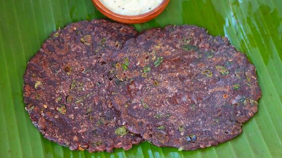 Ragi-Murugai Keerai Adai : முருங்கைக்கீரை – ராகி அடை! உடலில் இரும்புச்சத்து மற்றும் கால்சியத்தை அதிகரிக்கச் செய்யும்!