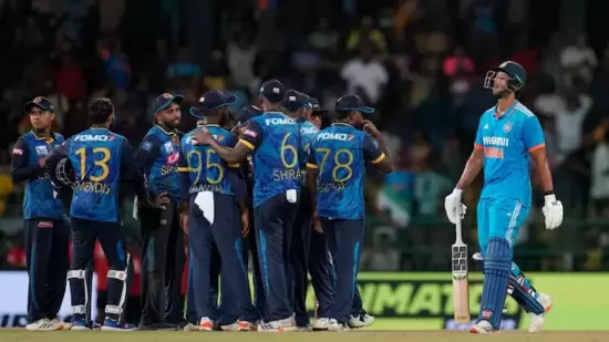 SL vs IND 1st ODI: ஈயம் பித்தளைக்கு பேரிச்சம்பழம்.. 1 ரன்னில் 1 ரன்னில் வெற்றியை பறிகொடுத்த இந்தியா! - முழு விபரம்!