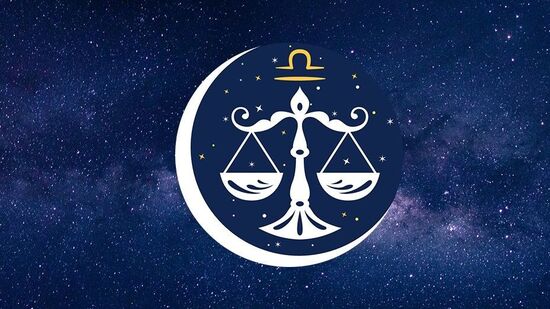 துலாம்:சுக்கிர பகவானின் பூரட்டாதி நட்சத்திரமாற்றத்தால், துலாம் ராசியினர் வருமானத்தை அபரிமிதமாக அதிகரிக்கலாம். பணியிடத்தில் இருப்பவர்களுக்கு தன் திறமையை வெளிப்படுத்த நல்லவாய்ப்புகள் கிட்டும். அதிர்ஷ்டவசமாக, இழுபறியாக இருக்கும் சில வேலைகளை செய்து முடிப்பீர்கள். உயர் அதிகாரிகளின் ஆதரவும் ஒத்துழைப்பும் கிடைக்கும்.