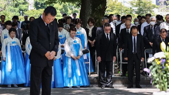 Hiroshima Day: ஹிரோஷிமாவில் அணுகுண்டு வீச்சின் 79-வது ஆண்டு தினம் இன்று.. நீங்கள் தெரிந்து கொள்ள வேண்டிய அனைத்தும் (Photo by JIJI Press / AFP) / Japan OUT