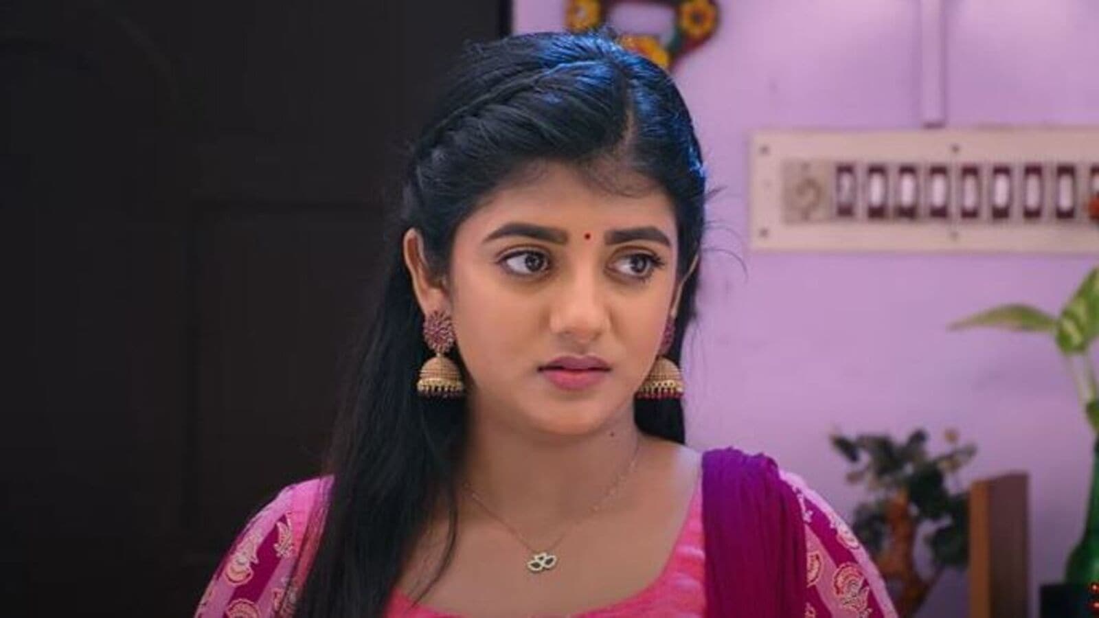 Marumagal serial: 'கல்யாணத்திற்கு மட்டை போடும் மனோகரி.. உச்சக்கட்ட  கோபத்தில் சிவப்பிரகாசம்- மருமகள் சீரியலில் இன்று!