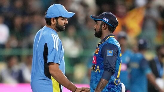 SL vs IND 3rd ODI: ‘நம்ம ஏன் ஒரு டைம் கூட டாஸ் வின் பண்ணல’- தொடர்ந்து 3வது மேட்ச்சிலும் டாஸ் லக் இல்ல. (PTI Photo/Kunal Patil) 