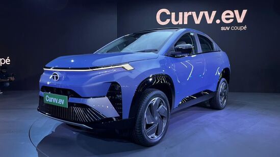 Tata Curvv EV இந்தியாவில் ரூ.17.49 லட்சம் ஆரம்ப விலையில் அதிகாரப்பூர்வமாக அறிமுகப்படுத்தப்பட்டுள்ளது, இதன் விலை ரூ.21.99 லட்சம் (எக்ஸ்-ஷோரூம்) வரை உயரும்