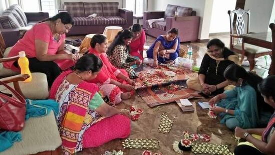 திருமணம் மற்றும் குழந்தை பேறு காலத்திற்கு பிறகு வேலை சார்ந்து பயணிக்கும் தளங்களில் பெண்களுக்கு முக்கியத்துவம் குறைக்கப்படுவது கவலைக்குரிய ஒன்றாக பார்க்கப்படும் வேளையில் பெண்கள் பலர் சுய தொழில் முனைவோர்களாக மாறுவதில் ஆர்வம் காட்டி வருகின்றனர்.&nbsp;
