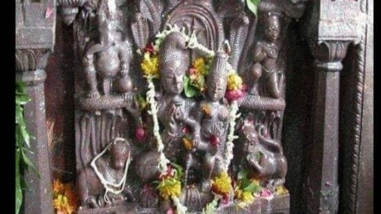 Naga Chandreshwar Temple: ஆண்டிற்கு ஒரு முறை மட்டுமே நாக சந்திரேஷ்வர் கோயில் திறக்கப்படுவது ஏன்? - ஆன்மிக தகவல்கள் இதோ..!