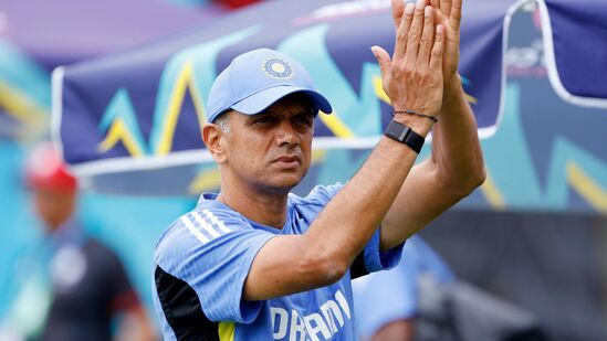 Dravid : ராகுல் டிராவிட் முன்னதாக 2014 ஆம் ஆண்டில் தனது தொழில் வாழ்க்கையின் இறுதியில் ராஜஸ்தான் ராயல்ஸ் அணியின் ஆலோசகராகவும், பின்னர் பிசிசிஐ அமைப்பில் சேருவதற்கு முன்பு அவர்களின் பயிற்சியாளராகவும் பணியாற்றினார்.