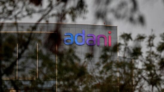 Adani Group stocks drop: செபியை குறிவைக்கும் ஹிண்டன்பர்க்கின் புதிய குற்றச்சாட்டுகள்: அதானி குழும பங்குகள் 3-5% சரிவு