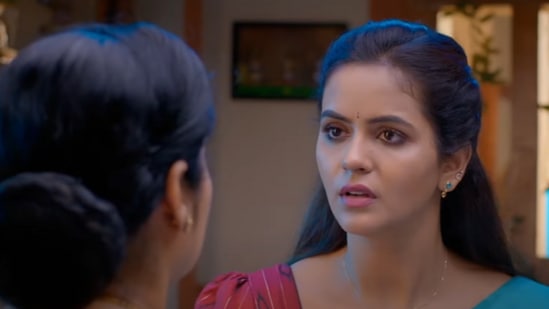 Kayal Serial: அம்மாவின் அன்புக்கட்டளை.. பெரியப்பாவின் வீட்டுக்குச் சென்று கல்யாணத்துக்கு அழைக்கும் கயல்!