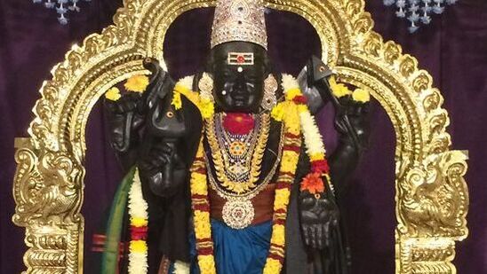 பஞ்சாங்கத்தின் படி, 30 ஜூன் 2024 முதல், சனி கிரகம் கும்பத்தில் பிற்போக்கு நிலையில் உள்ளது. நவம்பர் 15 வரை சுமார் 139 நாட்கள் அது தலைகீழாகவே நகரும். ஜோதிட கணக்குப்படி, சனியின் தலைகீழ் இயக்கம் சில ராசிகளுக்கு மிகவும் நன்மை பயக்கும். சில ராசிக்காரர்கள், இதனால் சில பிரச்சினைகளையும் சந்திக்க வேண்டியிருக்கும். அதன் விபரங்களை பார்க்கலாம்.&nbsp;புதிய வருமான வழிகளில் பணவரவு கிடைக்கும்.&nbsp;மேஷம்: சனியின் பிற்போக்கு இயக்கம், மேஷ ராசிக்காரர்களின் வாழ்க்கையில் மகிழ்ச்சியைத் தரும். பழைய முதலீடுகள் நல்ல வருமானத்தைத் தரும். புதிய வருமான வழிகளில் பணவரவு கிடைக்கும். வேலையில் இருப்பவர்களுக்கு பதவி உயர்வு கிடைக்கும். உத்தியோகத்தில் இருந்த தடைகள் நீங்கும். வாகனம், நிலம் போன்ற சுகபோகம் கிடைக்கும். வியாபார சூழ்நிலை வலுவாக இருக்கும். உடல்நலம் தொடர்பான பிரச்சினைகள் நீங்கும்.&nbsp;