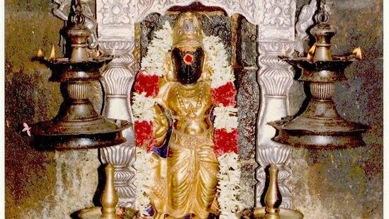 தொழில் தொடர்பான நல்ல செய்திகள் வந்து சேரும். ஆன்மீக பணிகளில் ஆர்வம் காட்டுவீர்கள். வீட்டில் சுப காரியங்களை ஏற்பாடு செய்ய முடியும். வெளிநாட்டுப் பயணம் கைகூடும்.