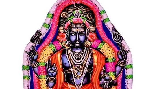 நவகிரகங்களில் மங்கள நாயகனாக விளங்கக்கூடியவர் குருபகவான். இவர் செல்வம், செழிப்பு, குழந்தை பாக்கியம், திருமண பாக்கியம் உள்ளிட்டவைகளுக்கு காரணியாக திகழ்ந்து வருகின்றார். குரு பகவான் வருடத்திற்கு ஒருமுறை தனது இடத்தை மாற்றக்கூடியவர். இவருடைய இடமாற்றம் அனைத்து ராசிகளுக்கும் மிகப் பெரிய தாக்கத்தை ஏற்படுத்தும்