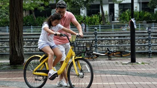 Top 10 Parenting Tips : உங்கள் குழந்தைகளுடன் ஆழ்ந்த பிணைப்பில் இருக்கவேண்டுமா? இதோ இந்த 10 விஷயங்களை பின்பற்றுங்கள்! Top 10 Parenting Tips : உங்கள் குழந்தைகளுடன் ஆழ்ந்த பிணைப்பில் இருக்கவேண்டுமா? இதோ இந்த 10 விஷயங்களை பின்பற்றுங்கள்!