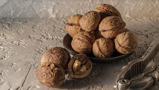 Walnut Benefits : 40 வயதை கடந்த பெண்ணா? எனில் நீங்கள் தினமும் இந்த ஒரு நட் மட்டும் ஏன் எடுக்க வேண்டும்? Walnut Benefits : 40 வயதை கடந்த பெண்ணா? எனில் நீங்கள் தினமும் இந்த ஒரு நட் மட்டும் ஏன் எடுக்க வேண்டும்?