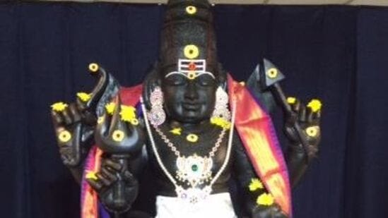 வேத ஜோதிடத்தின் படி, கர்மம் தரும் சனி மிகவும் மெதுவாக நகர்கிறது. அவர் ஒரு ராசியில் இருந்து மற்றொரு ராசிக்கு மாறுவதற்கு சுமார் இரண்டரை ஆண்டுகள் எடுக்கும்.&nbsp;2023 ஆம் ஆண்டில், சனி கிரகம் கும்பத்தில் சஞ்சரித்துள்ளது. இந்த ஆண்டும் கும்ப ராசியில் இருக்கும் அவர், அடையாளத்தை மட்டும் மாற்றுவார். இருப்பினும், இந்த ஆண்டு, சனியின் தலைகீழ் இயக்கம் மற்றும் நட்சத்திர மாற்றங்கள், மேஷம் முதல் மீனம் வரை 12 ராசிகளிலும் ஆழமான தாக்கத்தை ஏற்படுத்தும்.&nbsp;&nbsp;&nbsp;