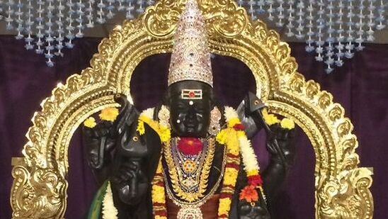 மிதுன ராசியினருக்கு சனி பகவானின் அருளால் அதிர்ஷ்டம் இரட்டிப்பாகும். இதனால் இந்த நேரம் அவர்களுக்கு சாதகமாக அமையும். அதுமட்டுமின்றி கடின உழைப்புக்கும் பாராட்டு கிடைக்கும். தொழில் வாழ்க்கையில் ஏற்படும் பிரச்னைகளும் தீரும். வெளிநாடு செல்லும் வாய்ப்புகளும் உண்டு.&nbsp;